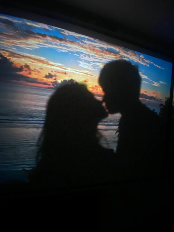 橙C1D高亮版投影仪打造专属浪漫时光pg电子试玩平台情人节礼物推荐：大眼(图6)